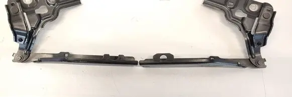 Engine bonnet/hood hinges
