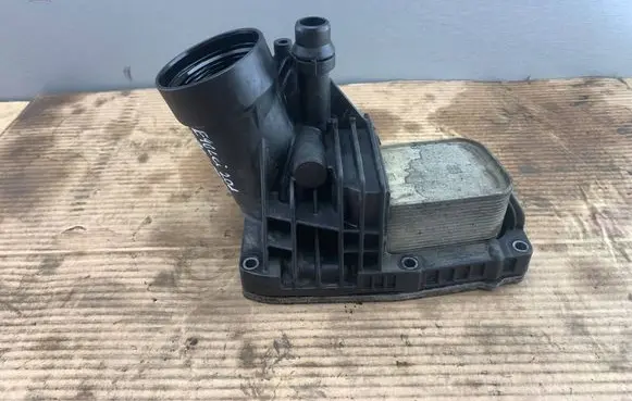 BMW 3 E90 E91 Engine oil radiator 8512283 11428512283 11427810481