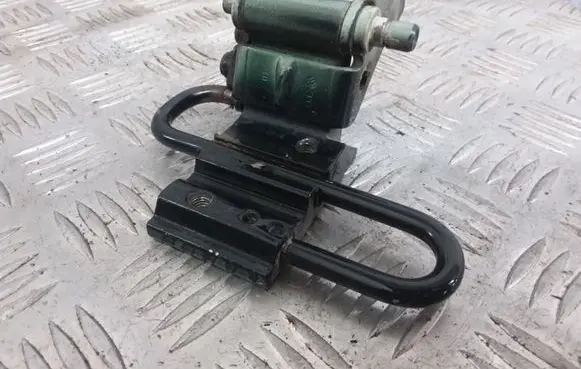 Audi A4 S4 B7 8E 8H Rear door lower hinge 8E0833412
