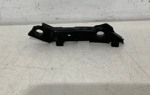 Mercedes-Benz C W205 Front bumper mounting bracket A2058850821