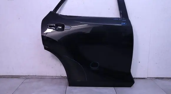 Lexus RX V Rear door 