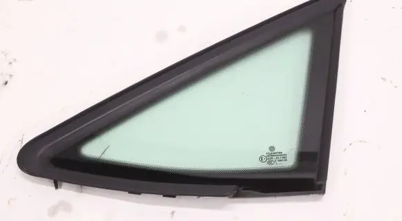 Volkswagen Touran III Rear side window 5TA845411