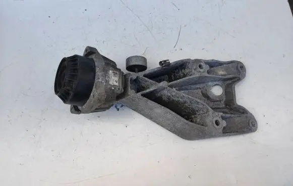 BMW 7 F01 F02 F03 F04 Engine mount bracket 6777381 68623513