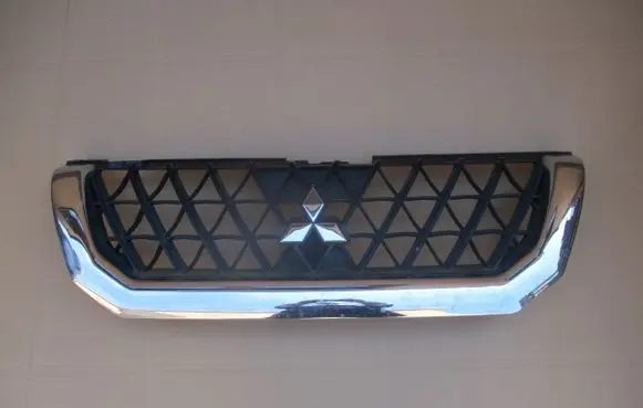 Mitsubishi Pajero Front bumper upper radiator grill MR478597