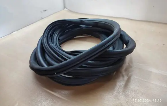 Ford Tourneo Custom Sliding door rubber seal 