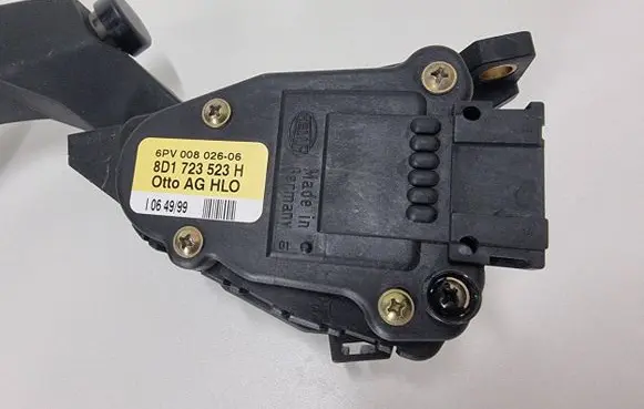 Audi A4 S4 B5 8D Accelerator throttle pedal 8D1723523H 6PV00802606
