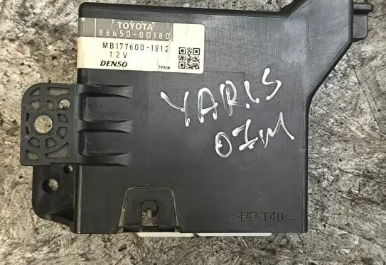 Toyota Yaris Other control units/modules 886500D180 MB1776001812
