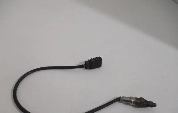 Volkswagen Touran III Lambda probe sensor 05L906262D
