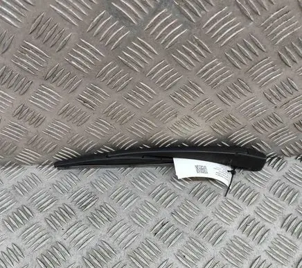 Rear wiper blade arm