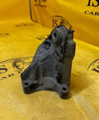 Mercedes-Benz CLS C218 AMG Engine mounting bracket A6422235204