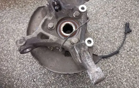 Opel Zafira C Front wheel hub