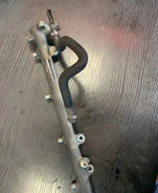 Mercedes-Benz C W203 Fuel main line pipe 6110700095