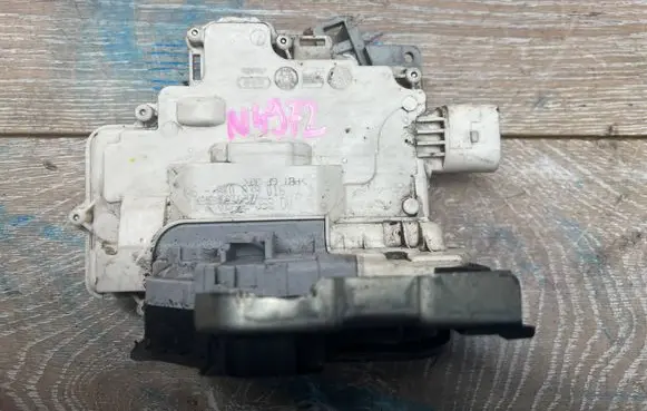 Audi Q3 8U Rear door lock 8K0839016