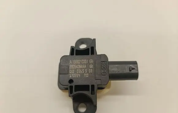 Mercedes-Benz GLE (W166 - C292) Airbag deployment crash/impact sensor 1668210351