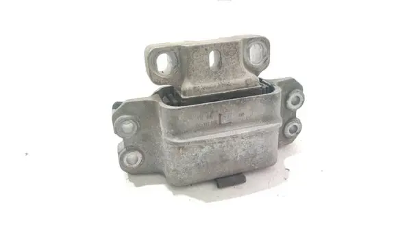 Volkswagen Golf V Engine mount bracket 1K0199555