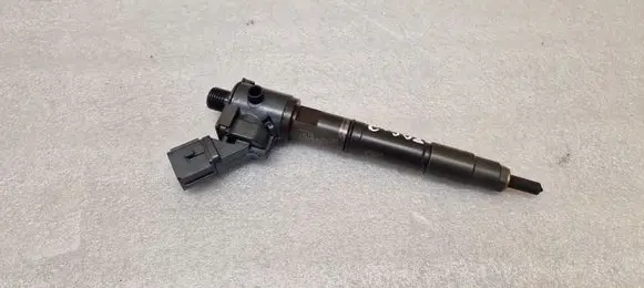 Volvo V40 Fuel injector 31405404