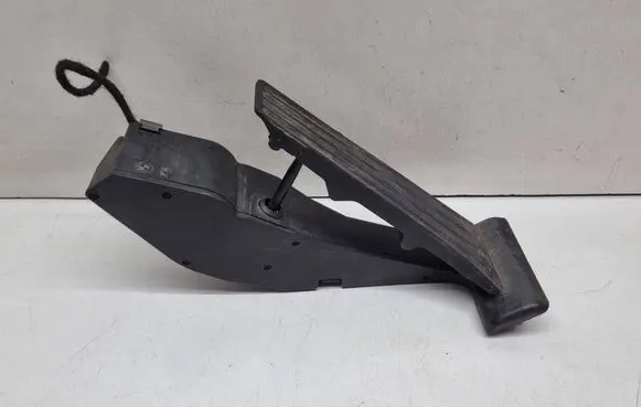 BMW 3 E46 Accelerator throttle pedal 6772706 35426772706