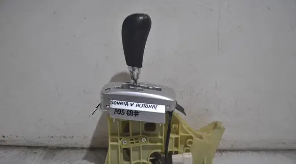 Hyundai Santa Fe Gear selector/shifter in gearbox 