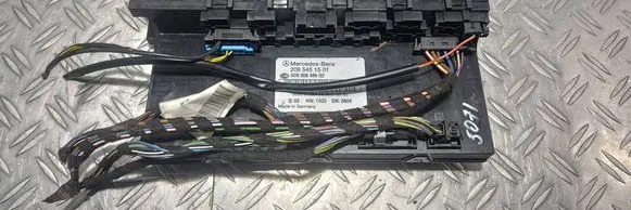 Mercedes-Benz C W203 SAM control unit 2095451501 5DK00848602