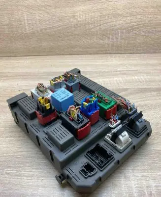 Peugeot 607 Fuse module 9650108780