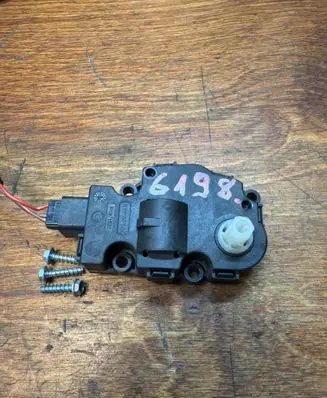 Audi A5 Sportback 8TA Air flap motor/actuator 412650750 EFB330 K9749005
