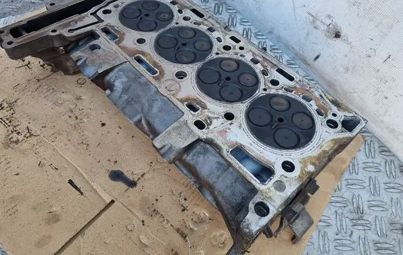 BMW 3 E90 E91 Engine head 7797678 7781093 7896681