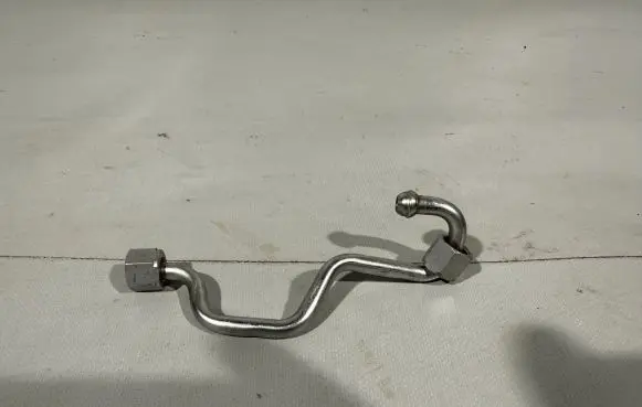 Porsche Cayenne (92A) Fuel injector supply line/pipe 03H321F 95811031400