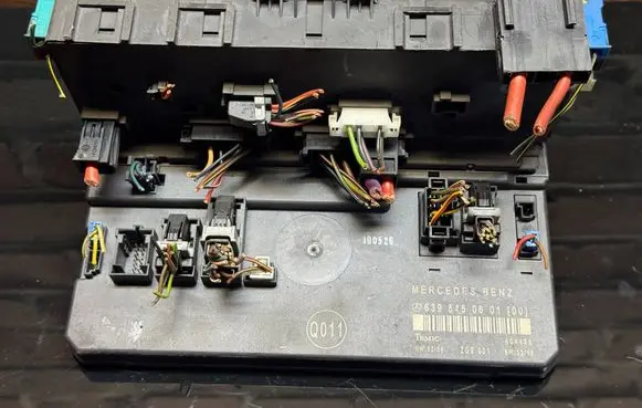 Mercedes-Benz Vito Viano W639 SAM control unit 6395450601