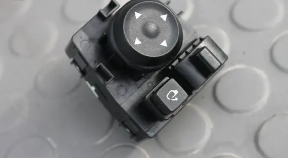 Hyundai i20 (BC3 BI3) Wing mirror switch 93530BV010