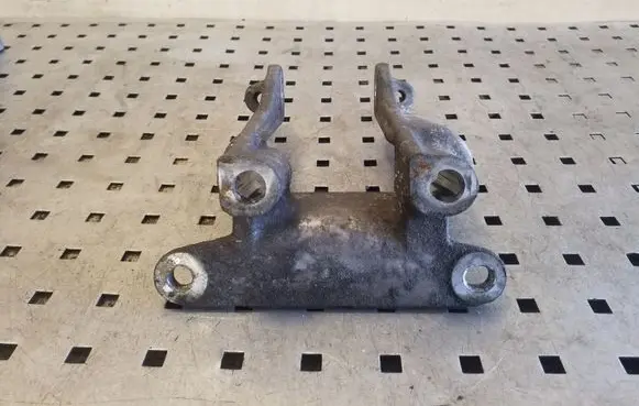 Subaru Outback Engine mounting bracket