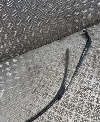 Nissan X-Trail T32 Front wiper blade arm 