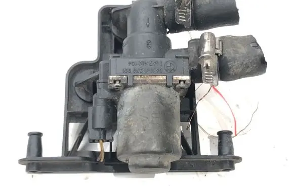 BMW 5 E39 Coolant heater control valve 8379921