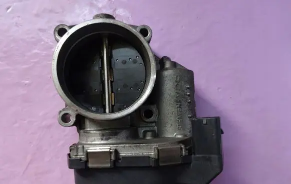 BMW 1 E81 E87 Throttle valve 13547561066