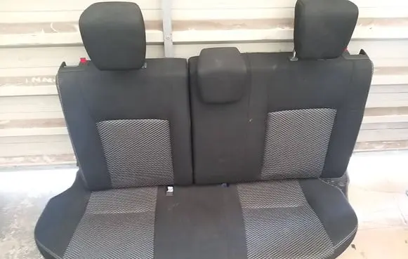Suzuki Vitara (LY) Second row seats