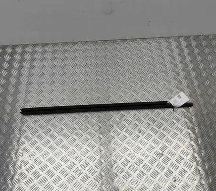 Porsche Cayenne (92A) Door glass trim 7P0837472C