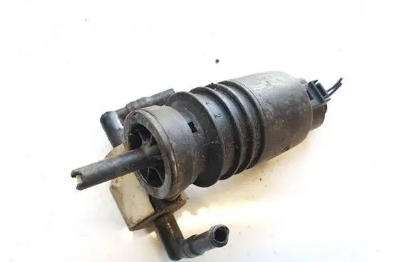 Volkswagen Golf III Windscreen/windshield washer pump 1j0973722