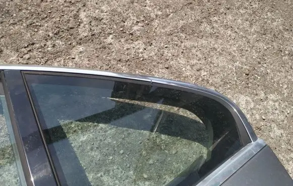 Peugeot 607 Rear vent window glass 