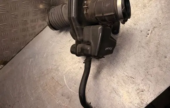 Nissan Murano Z50 Pneumatic air compressor intake pipe/hose 9226
