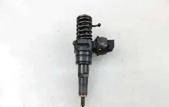 Volkswagen Golf IV Fuel injector 0414720037 038130073AJ