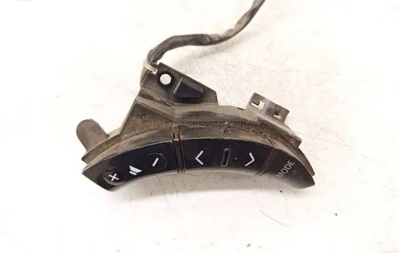 Toyota Avensis Verso Steering wheel buttons/switches 75B037