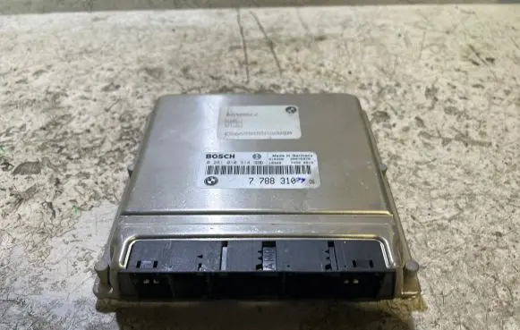 BMW 5 E39 Engine control unit/module 77883102 28RTE978 0281010314