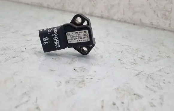 Volkswagen PASSAT B6 Air pressure sensor 038906051C 0281002401