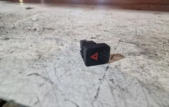 Nissan Tiida C11 Hazard light switch
