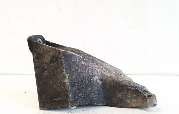 Volkswagen PASSAT B5 Engine mounting bracket 8D0199307P
