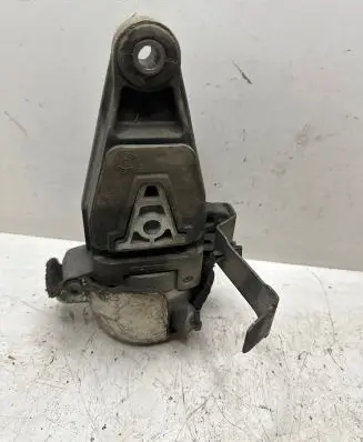 Citroen C5 Engine mount bracket