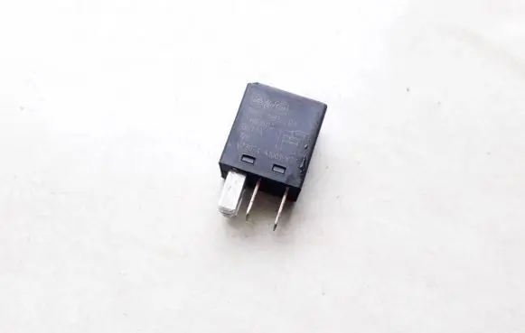 Land Rover Discovery 3 - LR3 Other relay 5m5t14b192ba 5m5t-14b192-ba