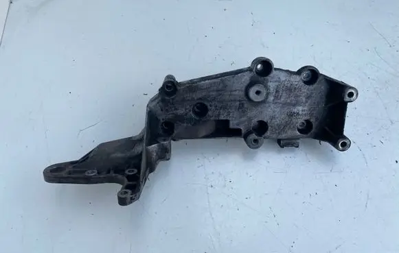 Volvo XC70 Generator/alternator bracket 9497106