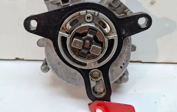 Opel Astra K Vacuum pump S27639728 55495381