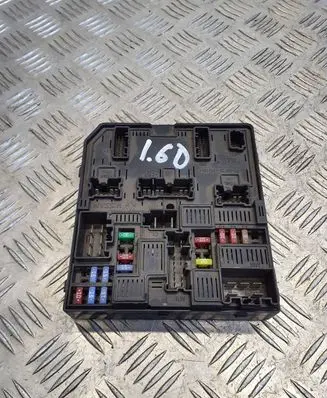 Nissan Qashqai Fuse module 284B74BA0A 521501F08 2080163970