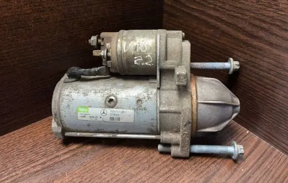 Mercedes-Benz Vito Viano W639 Starter motor 0051511301 D7R43